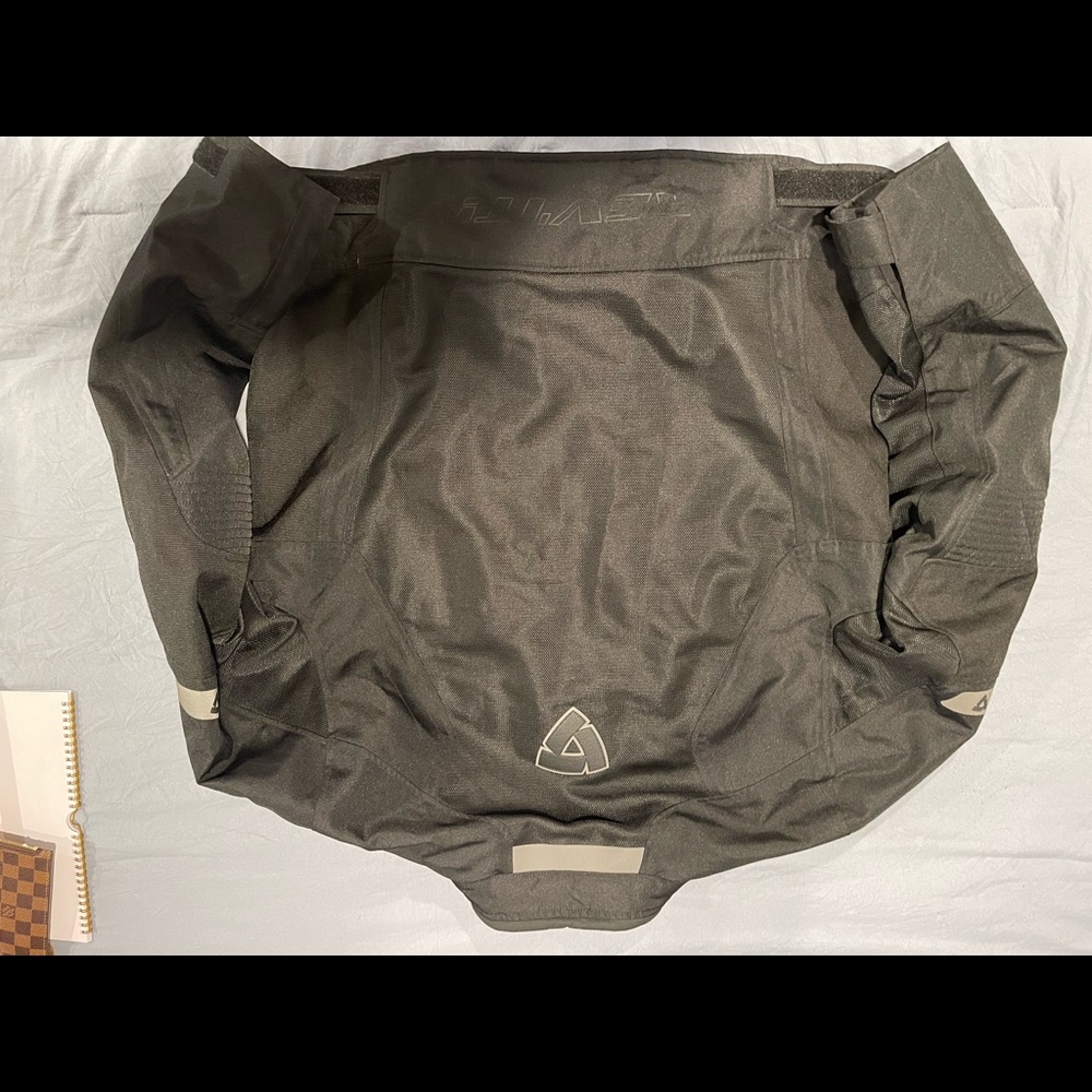 Rev’It Motorcycle Jacket - Picture 4 of 5